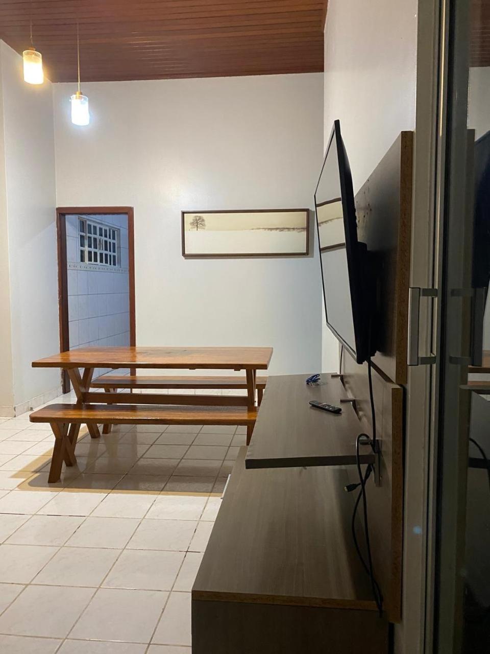 CASA COM PISCINA EM ÁREA NOBRE