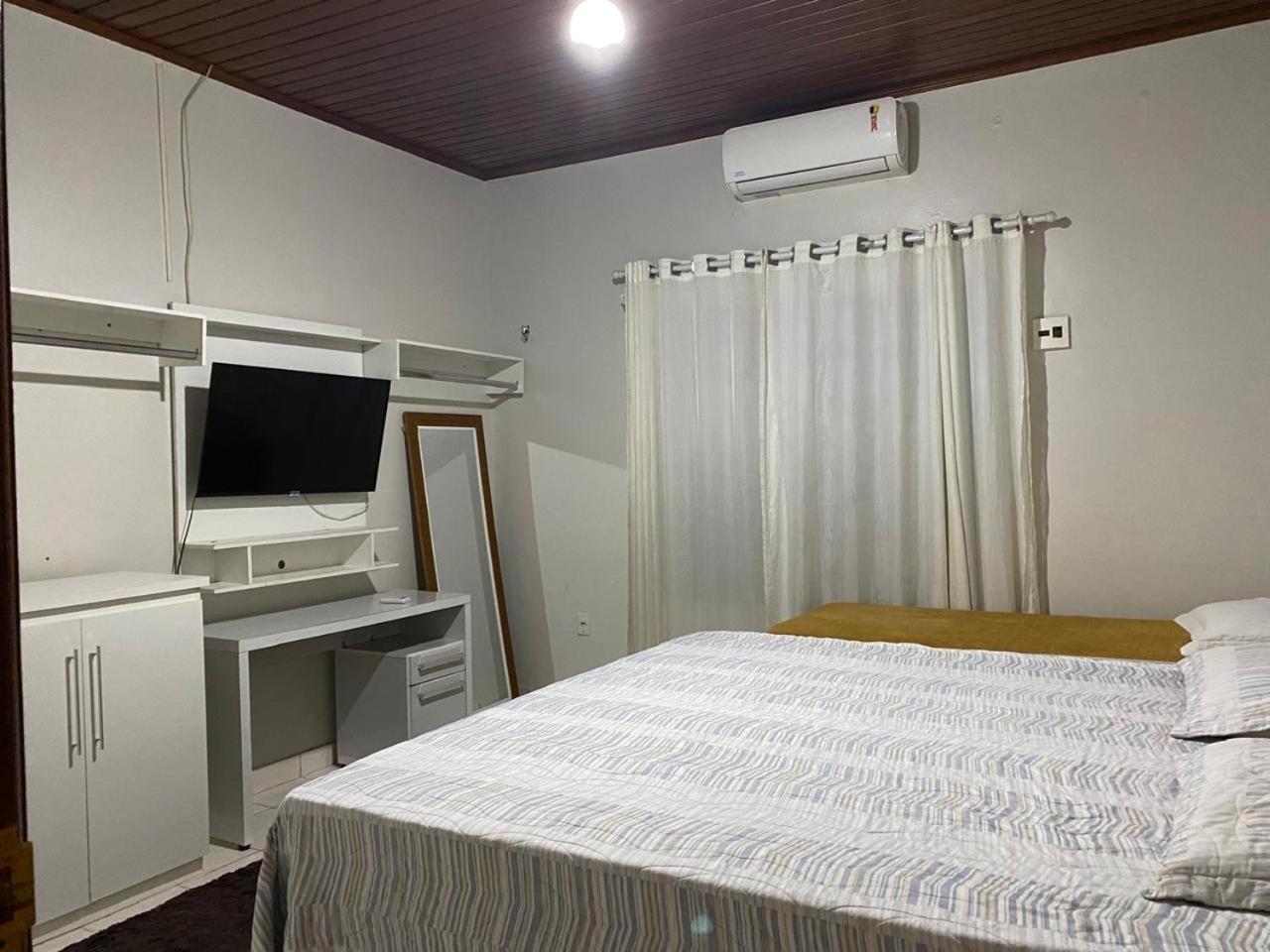 CASA COM PISCINA EM ÁREA NOBRE