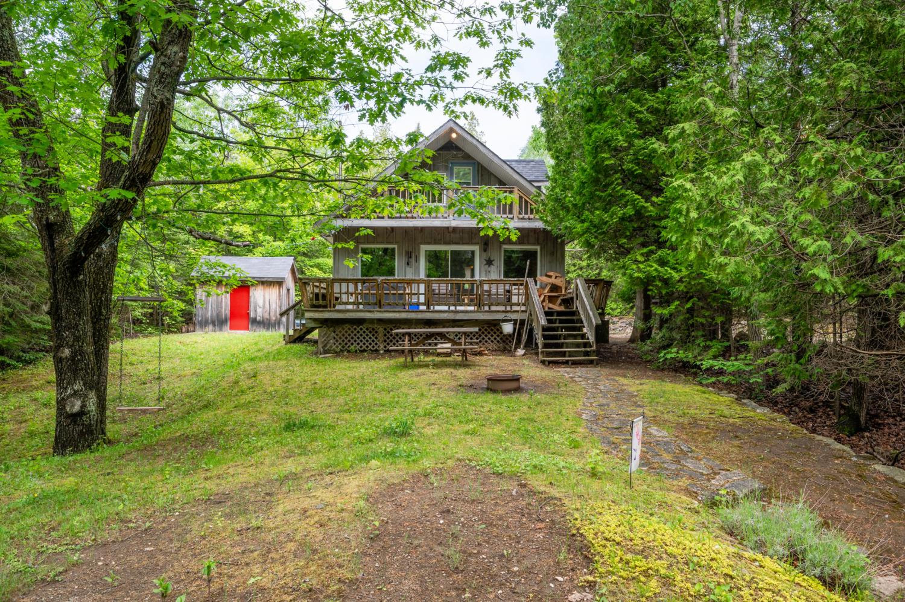 Rustic cabin w Games near Lake and National Park