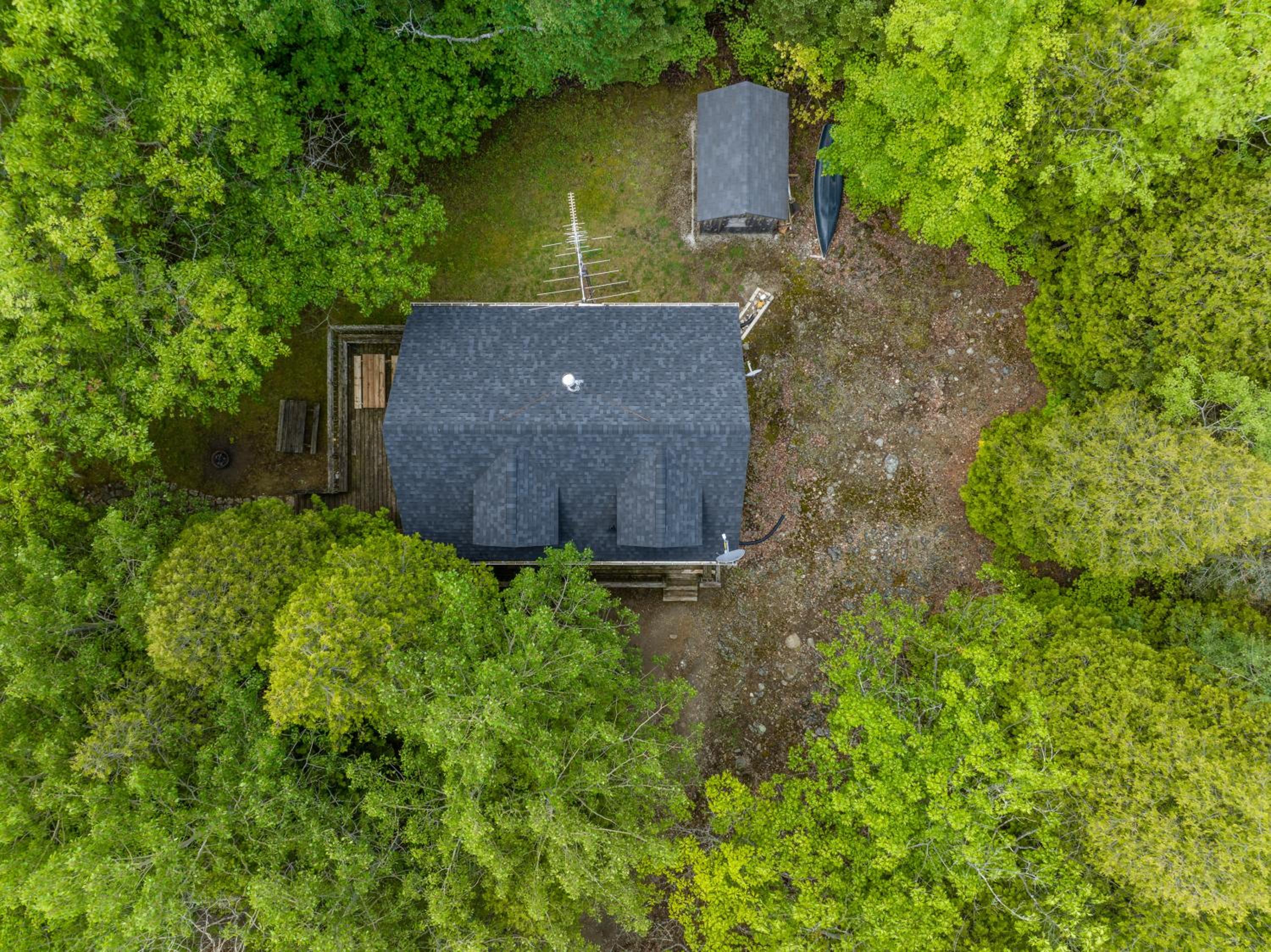 Rustic cabin w Games near Lake and National Park