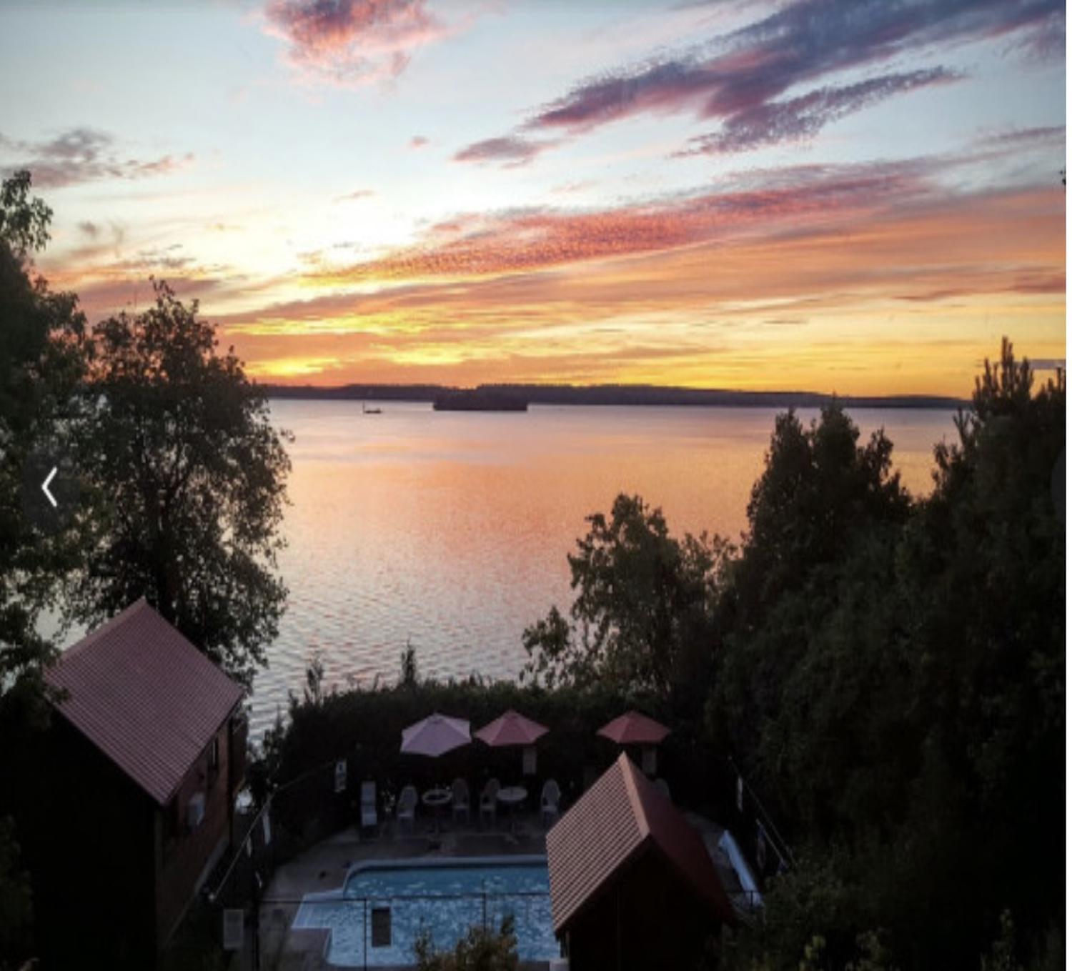 Sandy Shore Cottages Luxury Resort on Rice Lake