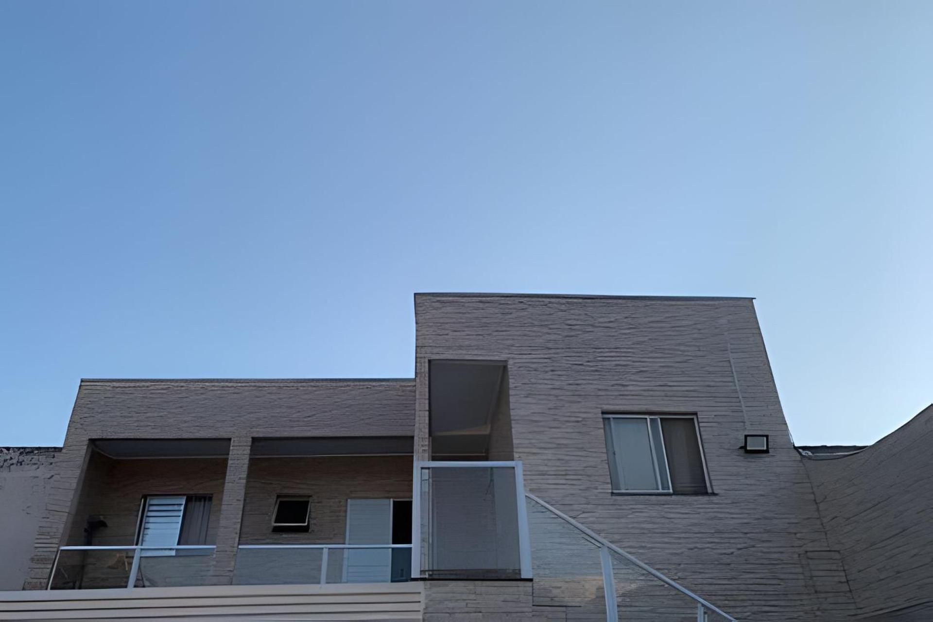 Venha aproveitar o litoral de Peruíbe em apartamento aconchegante ( apartamento primeiro andar)