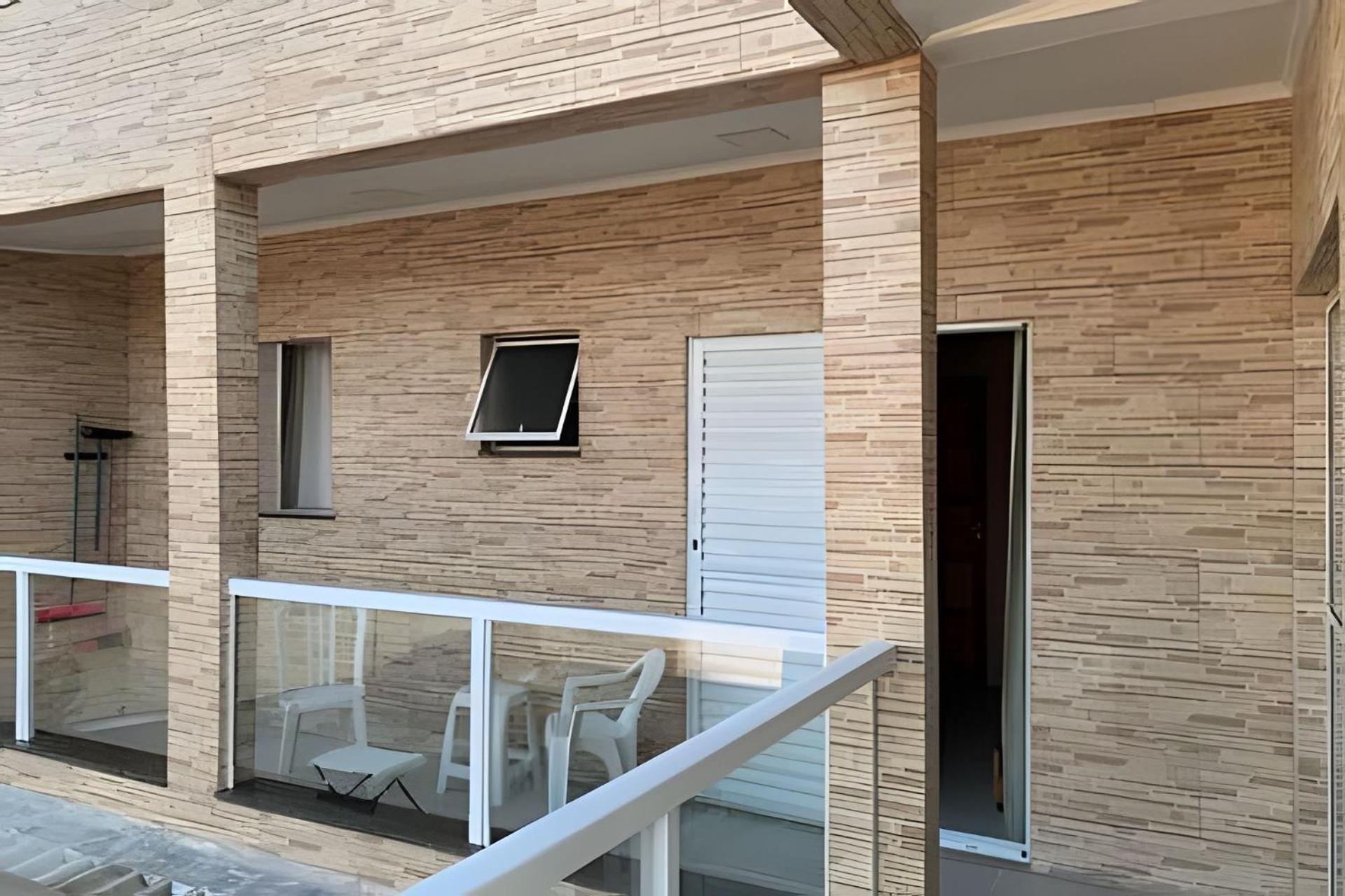 Venha aproveitar o litoral de Peruíbe em apartamento aconchegante ( apartamento primeiro andar)