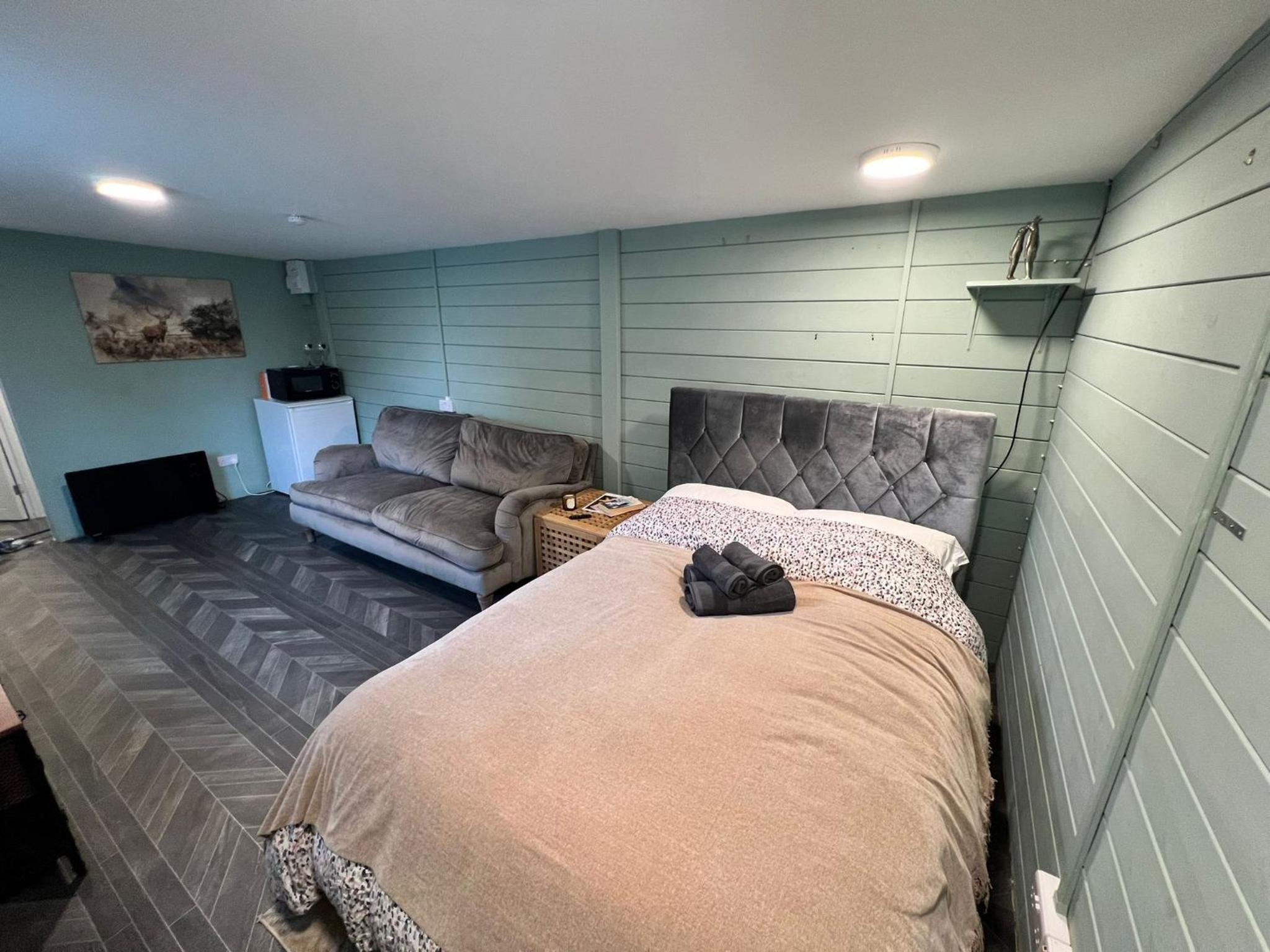 Guildford Vacations - Cozy cabin independent ensuite - Property Image 7