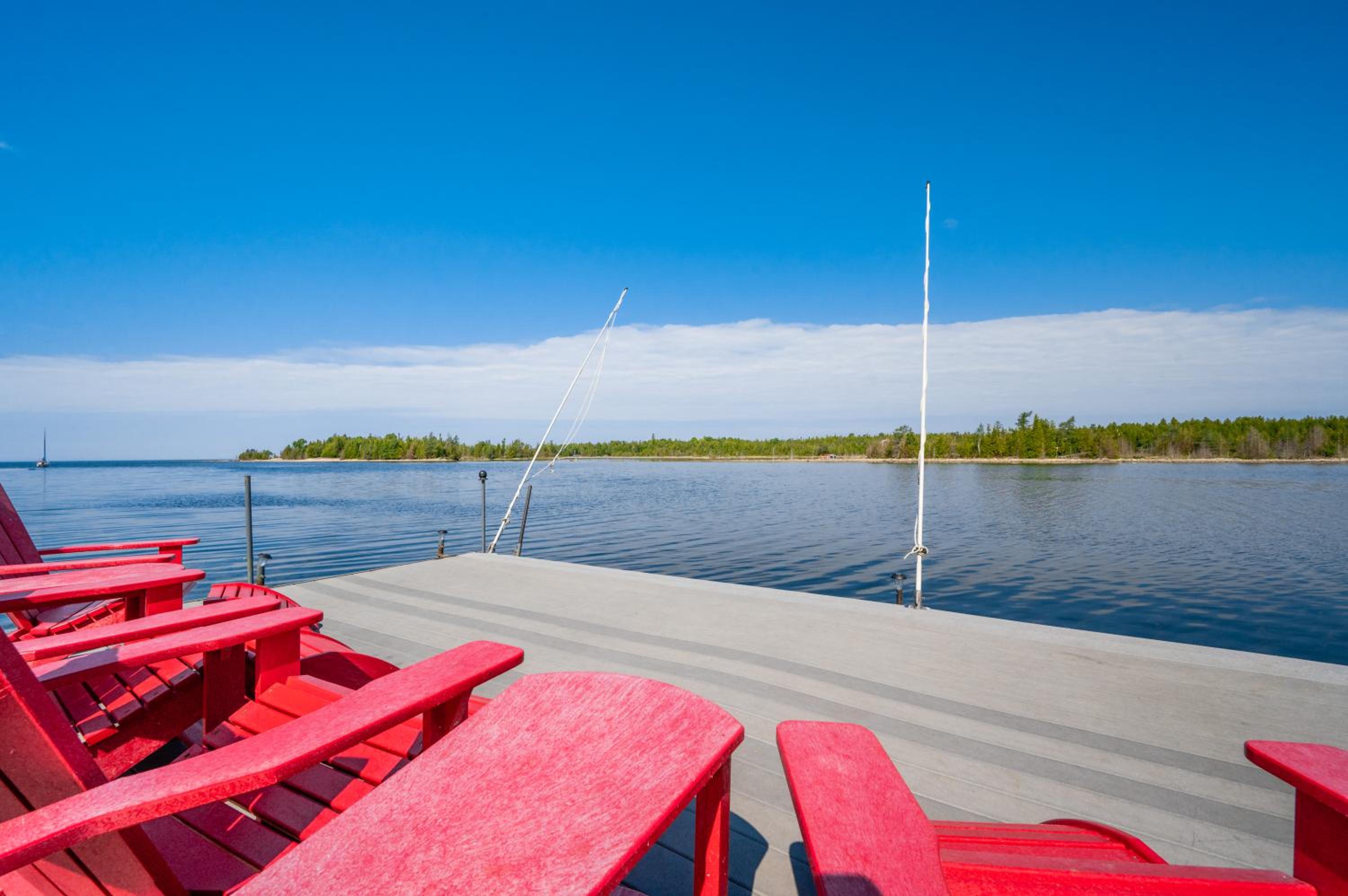 Waterfront w sauna, hot tub and boat slip