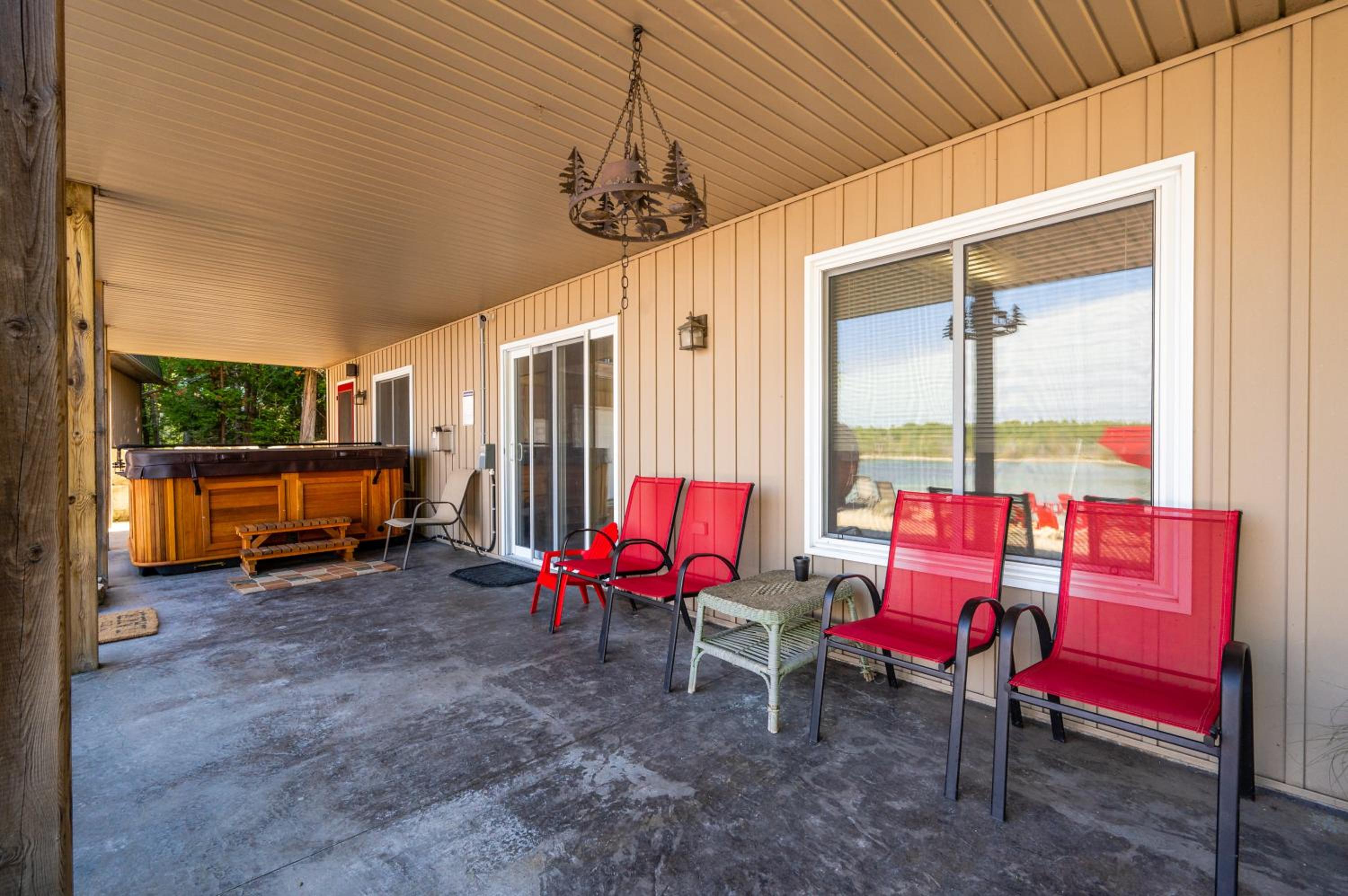 Waterfront w sauna, hot tub and boat slip