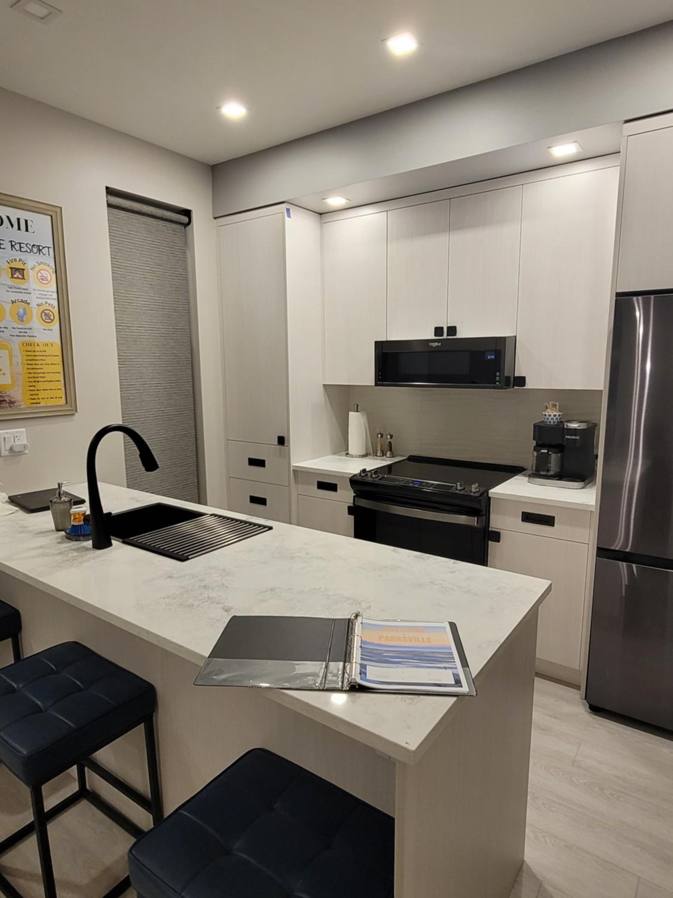 Parksville Vacations - ENTIRE Sunrise Resort Townhome in Parksville - Property Image 2