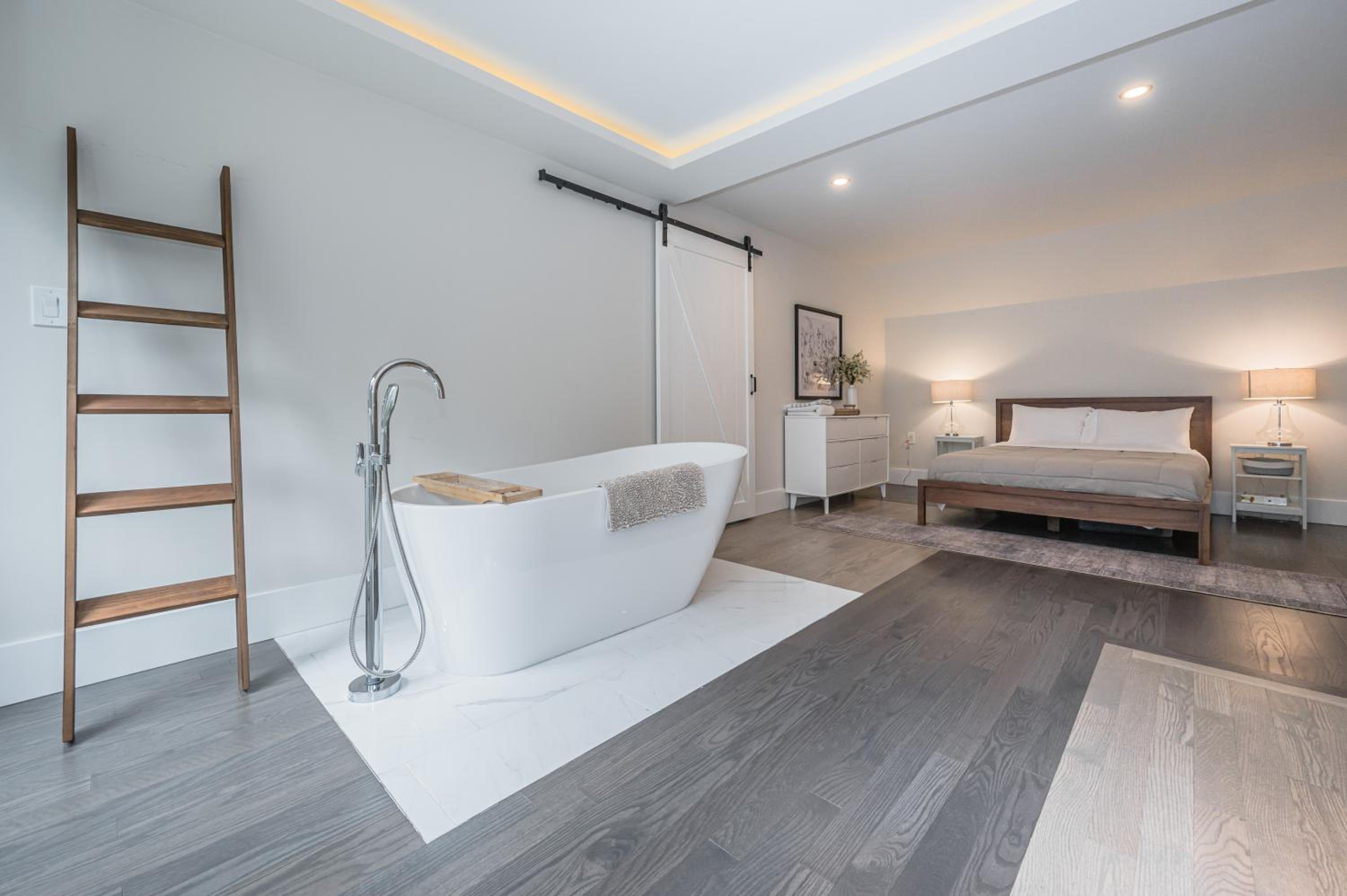 Luxury Tobermory Retreat Modern Home and Hot Tub