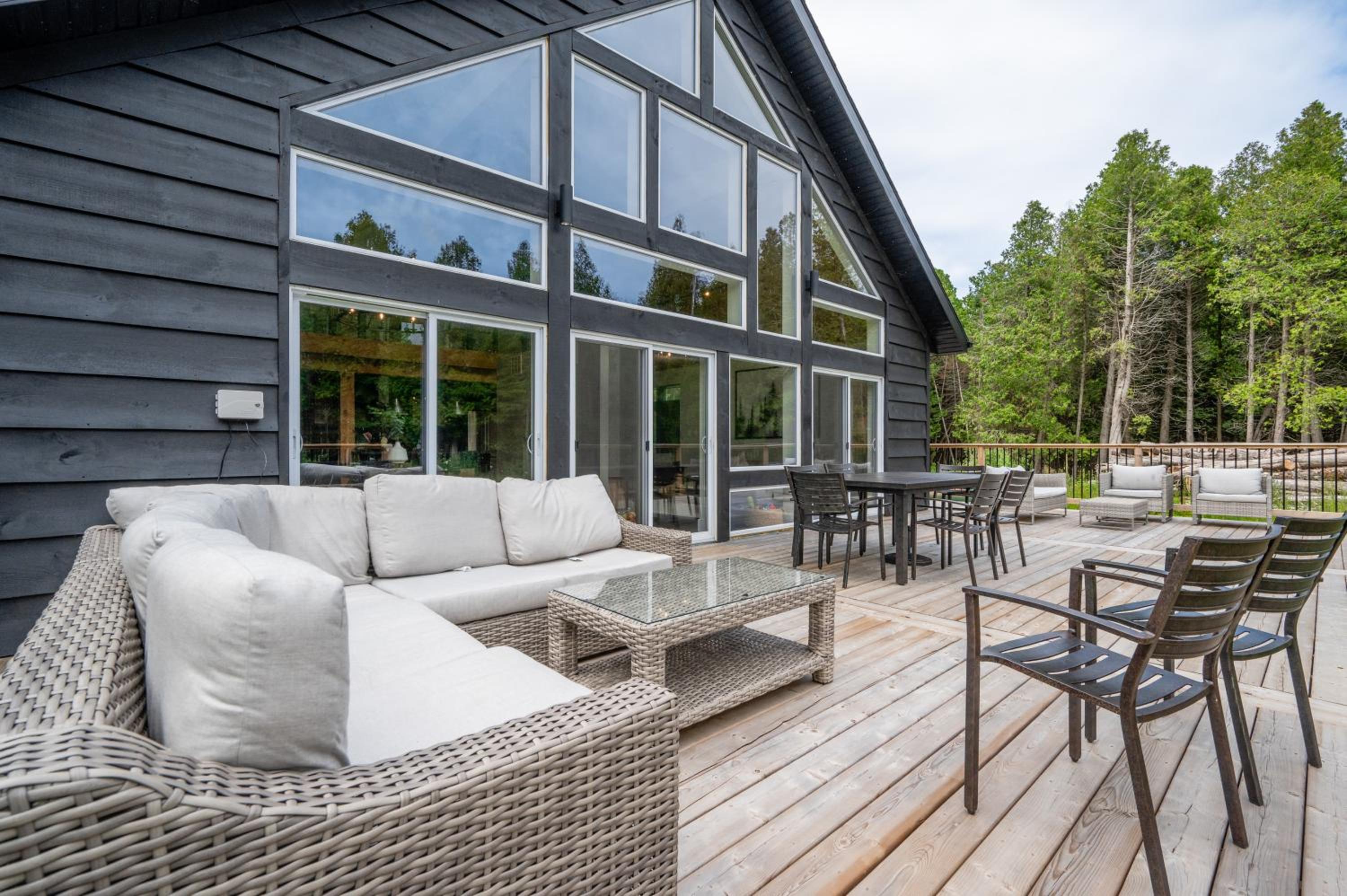 Luxury Tobermory Retreat Modern Home and Hot Tub