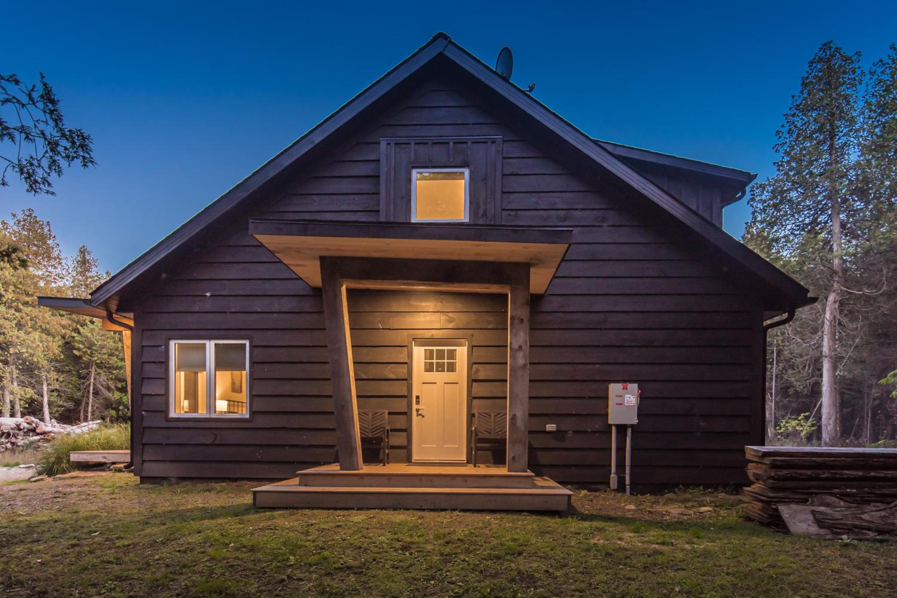 Luxury Tobermory Retreat Modern Home and Hot Tub