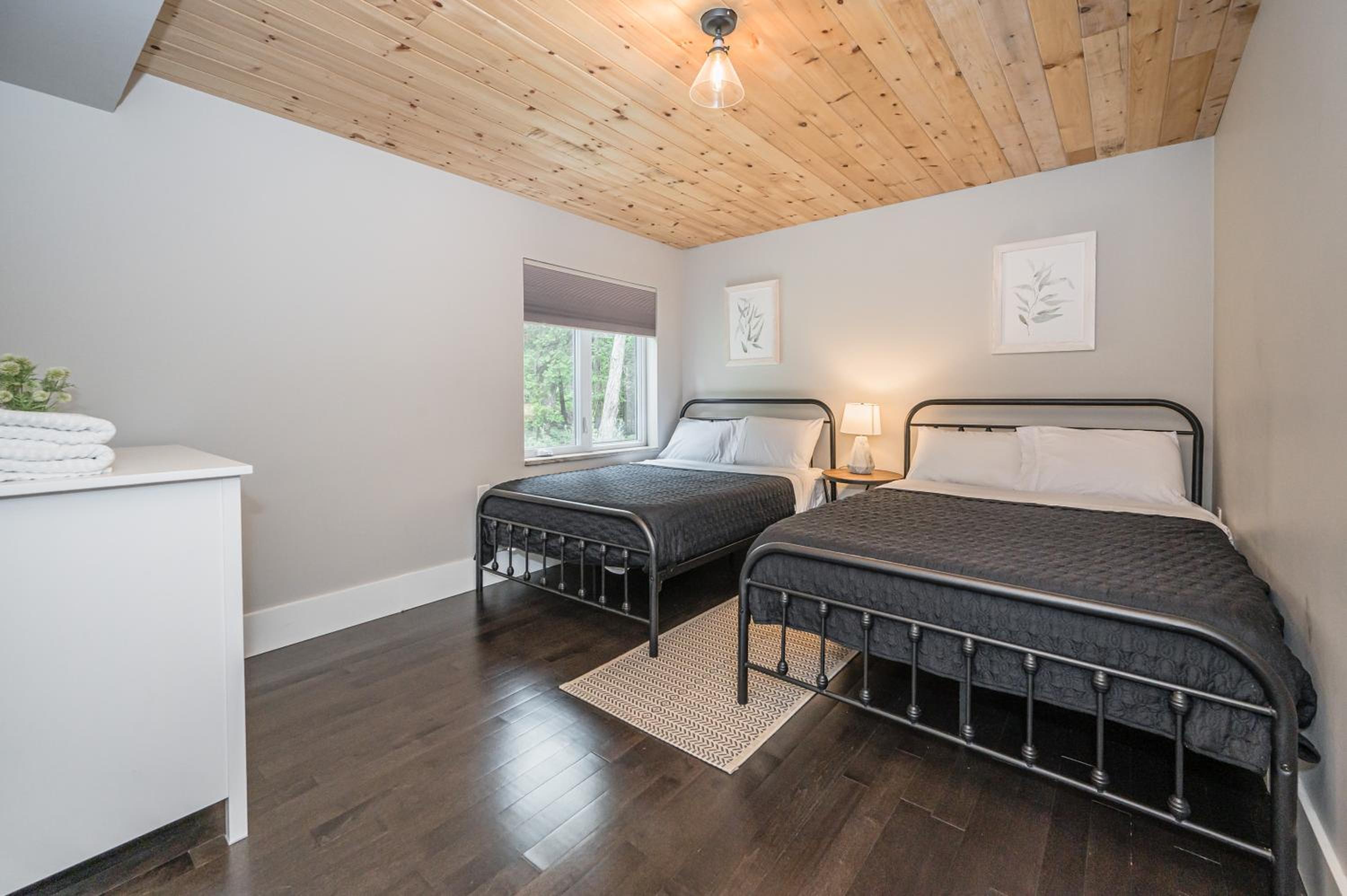 Luxury Tobermory Retreat Modern Home and Hot Tub