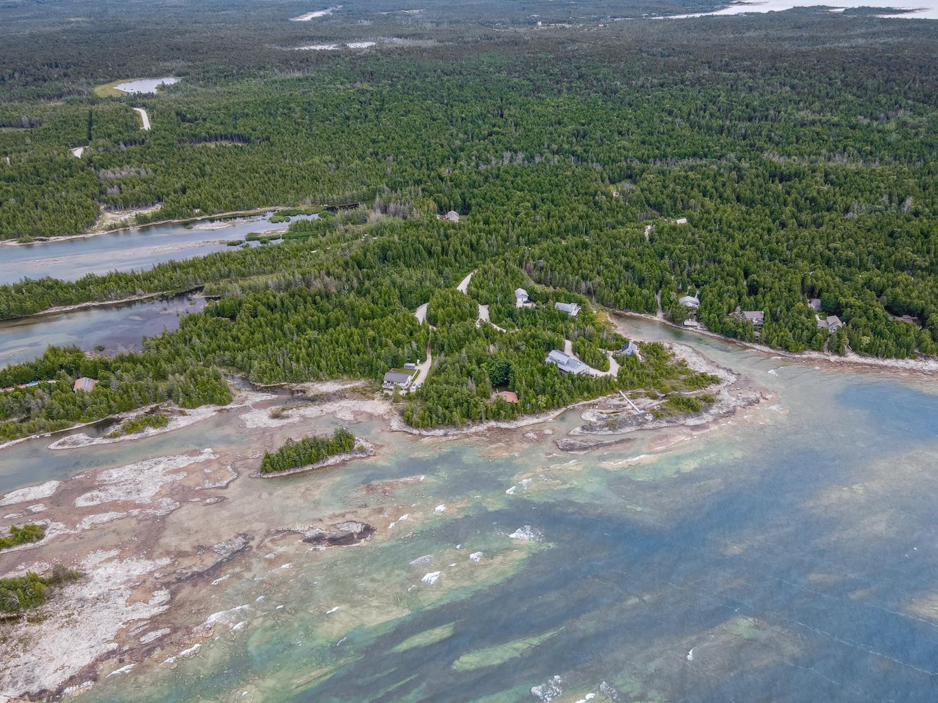 Luxury Tobermory Retreat Modern Home and Hot Tub