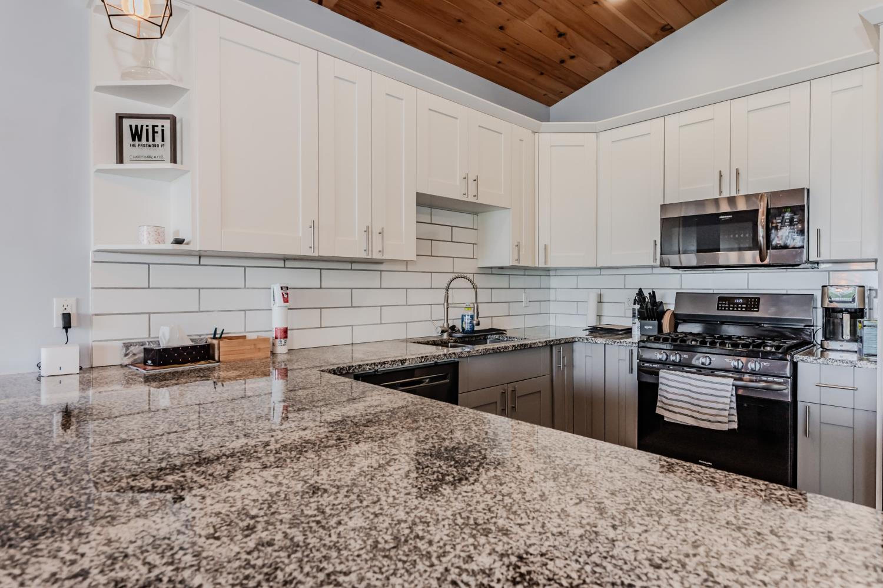 Luxury Lakefront Escape w Games Room