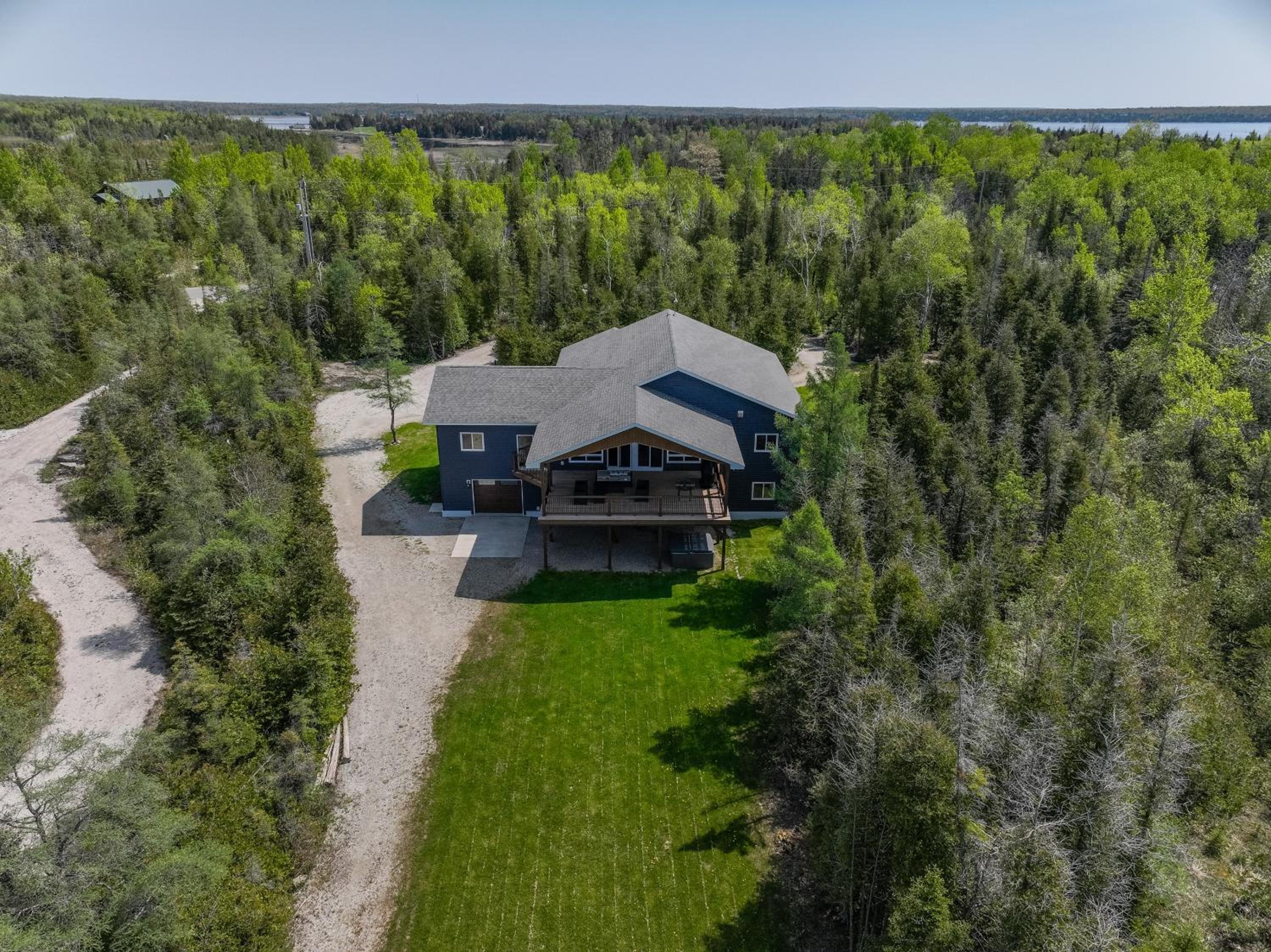 Luxury Lakefront Escape w Games Room