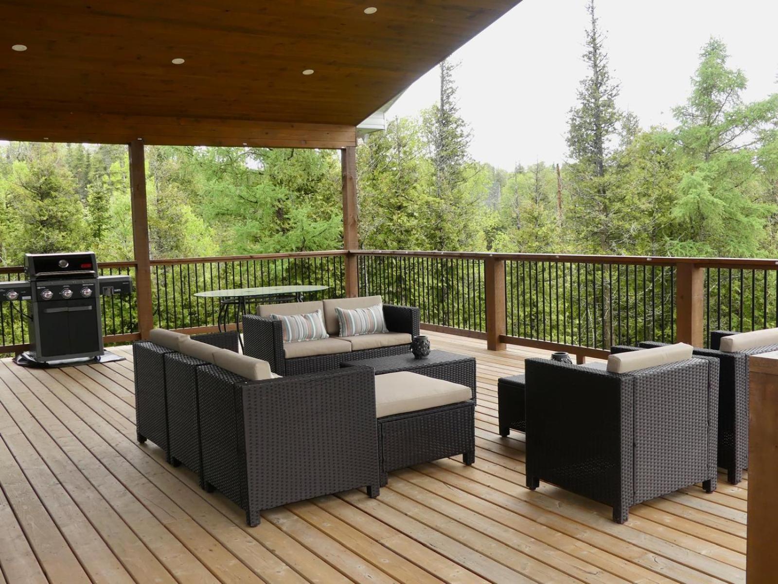 Luxury Lakefront Escape w Games Room