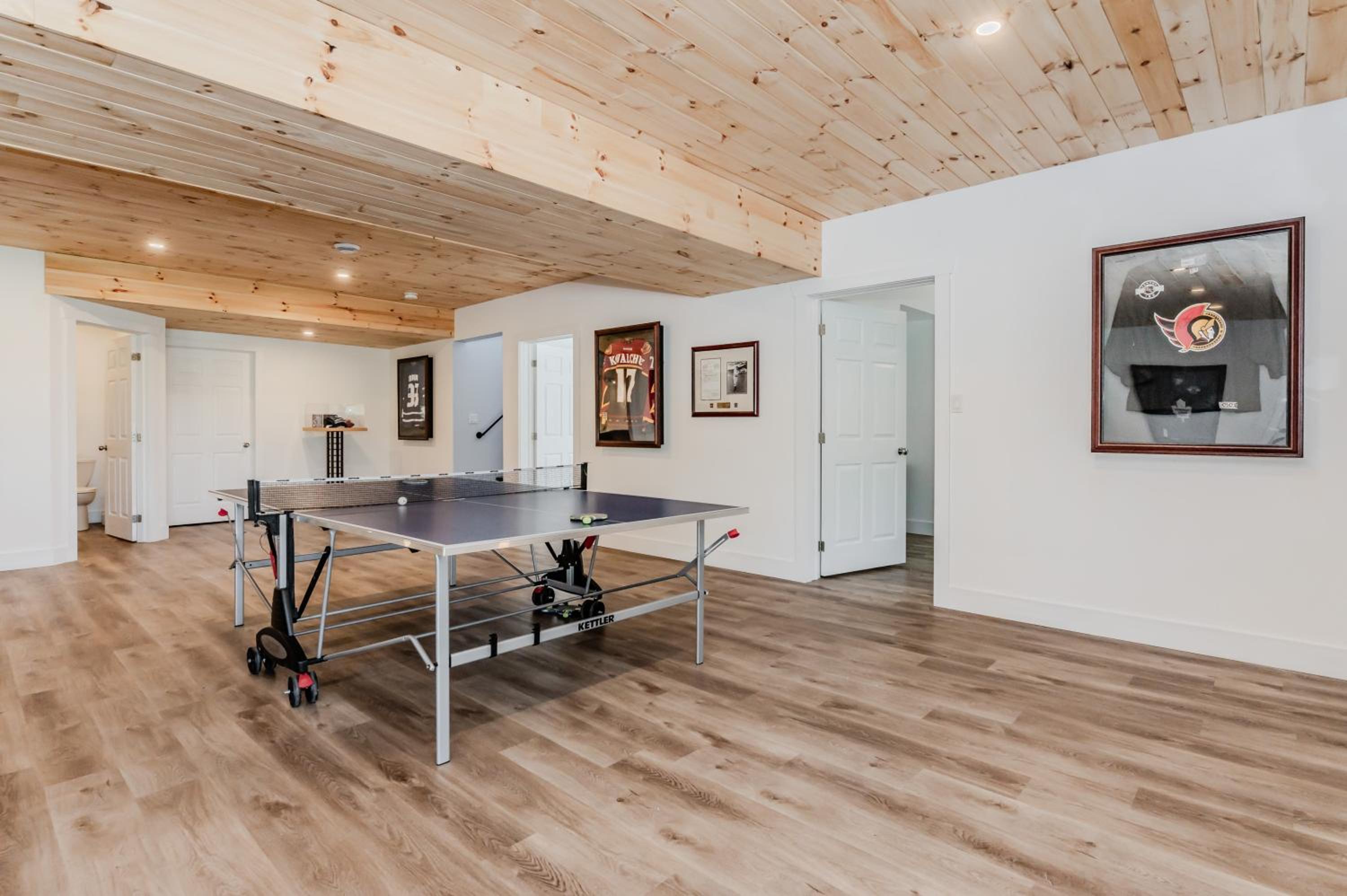 Luxury Lakefront Escape w Games Room