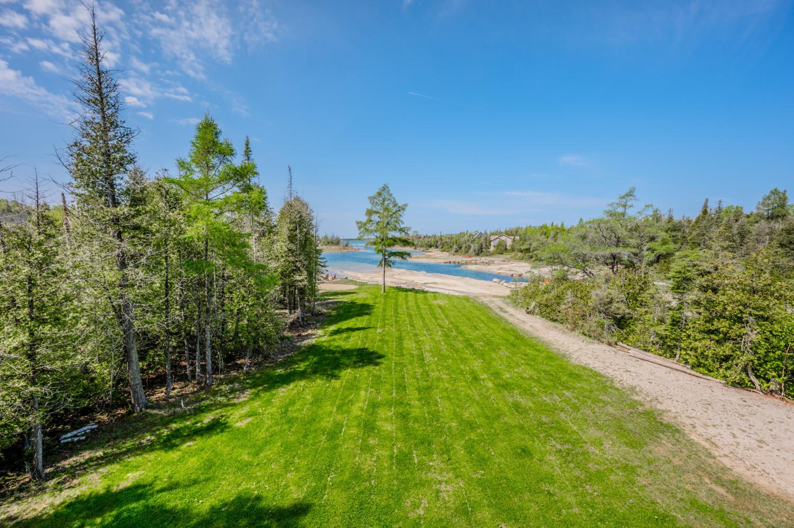 Luxury Lakefront Escape w Games Room