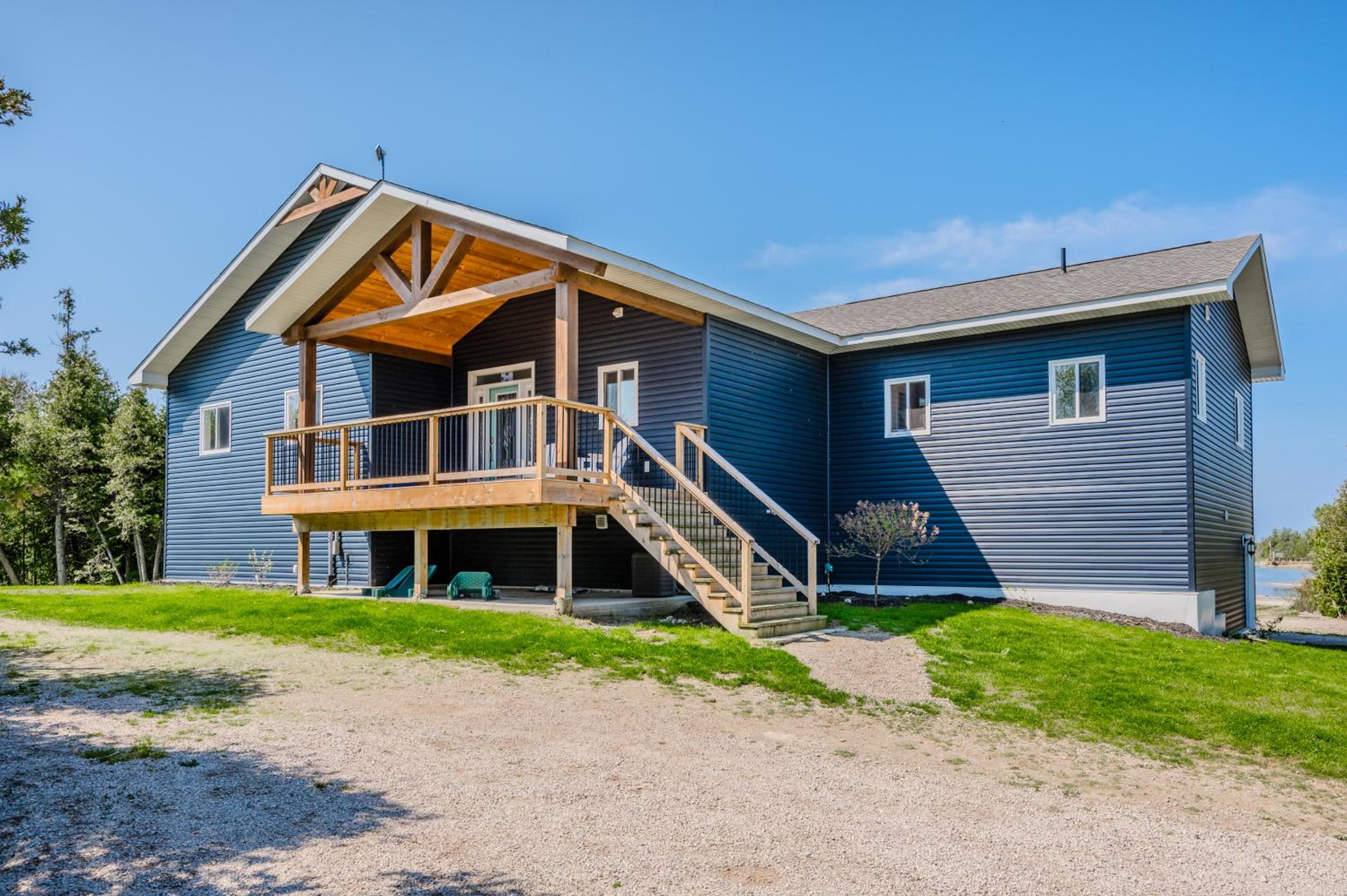 Luxury Lakefront Escape w Games Room