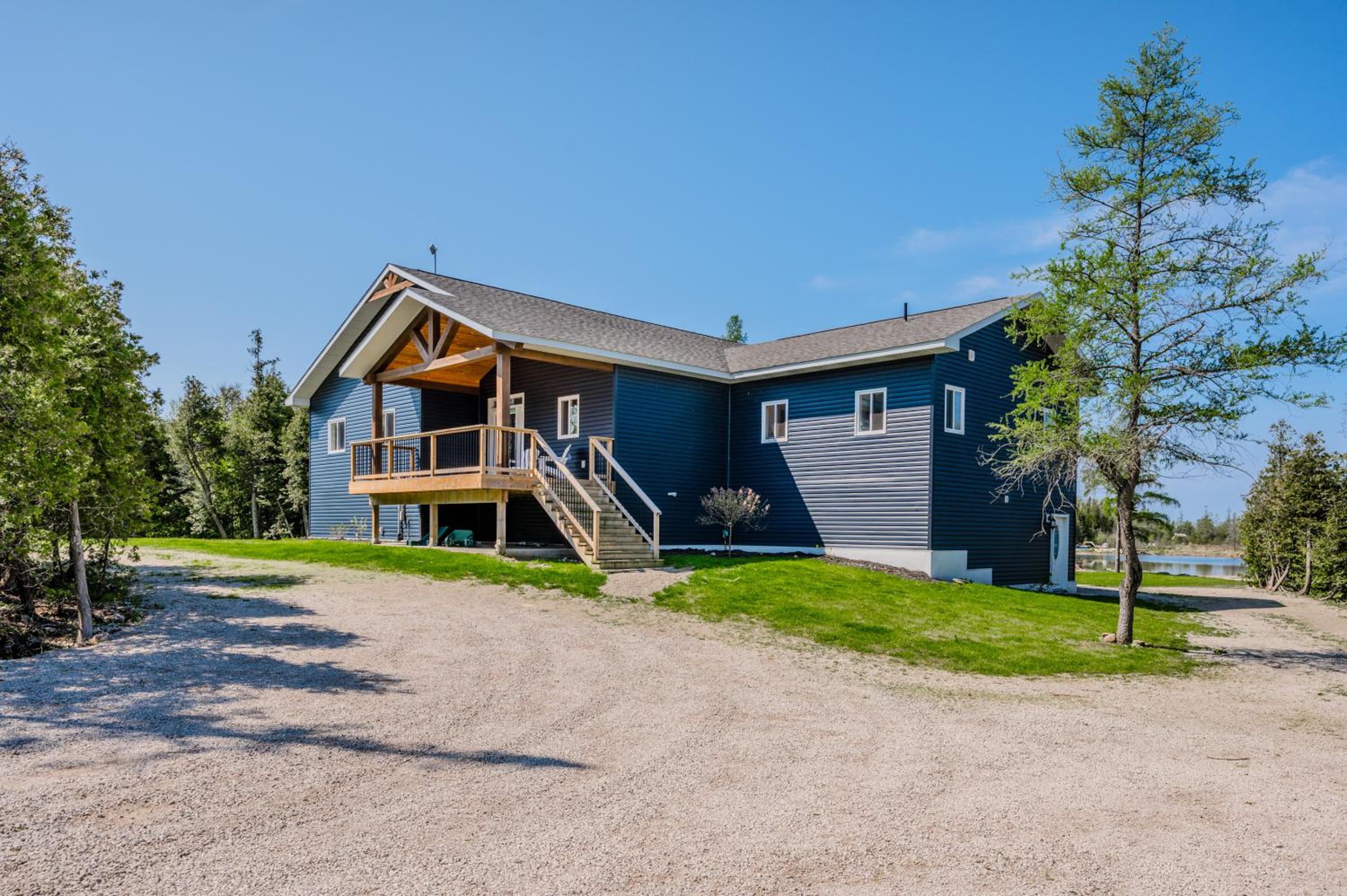 Luxury Lakefront Escape w Games Room