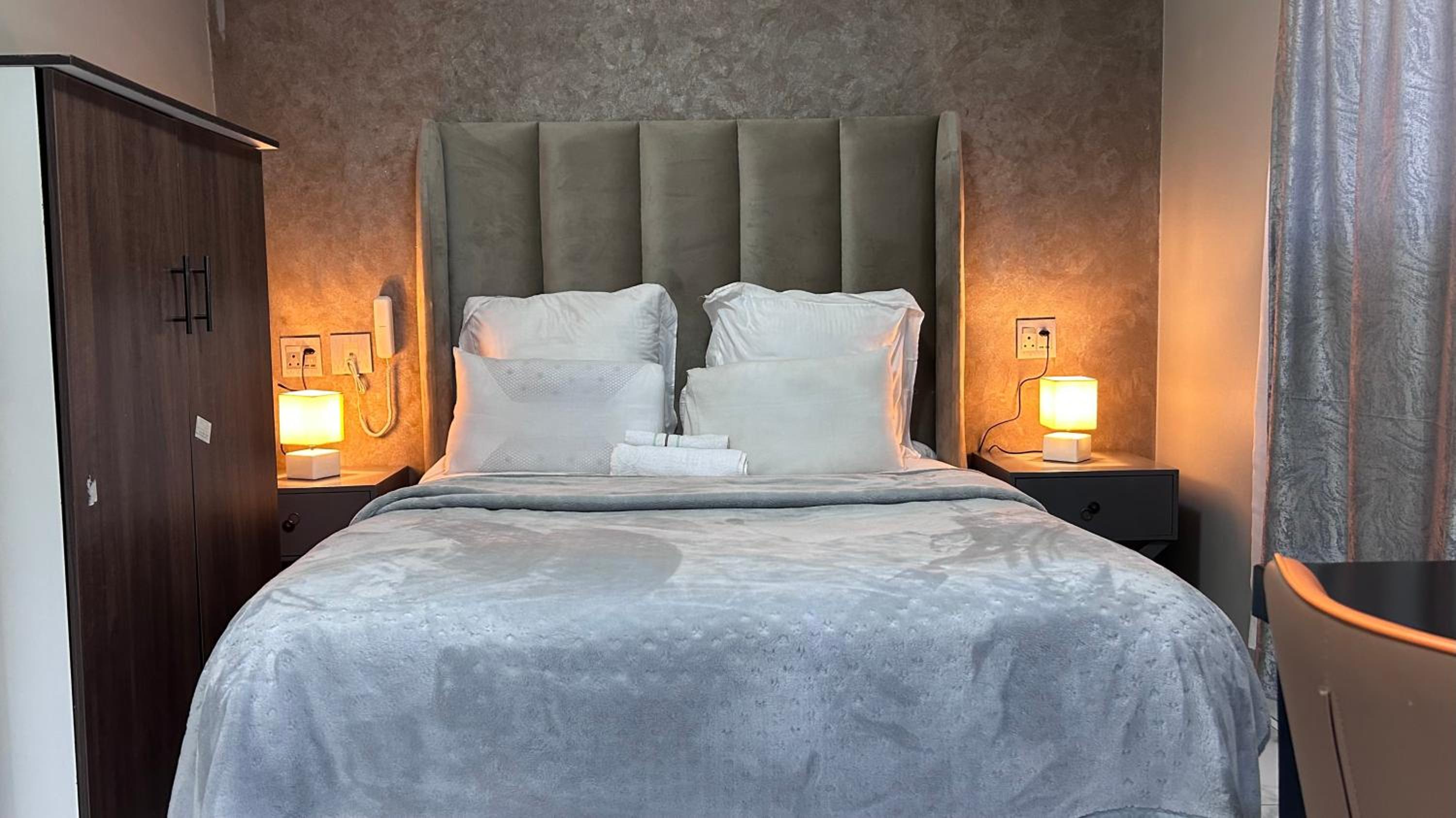 Ekuthuleni Guest House Benoni