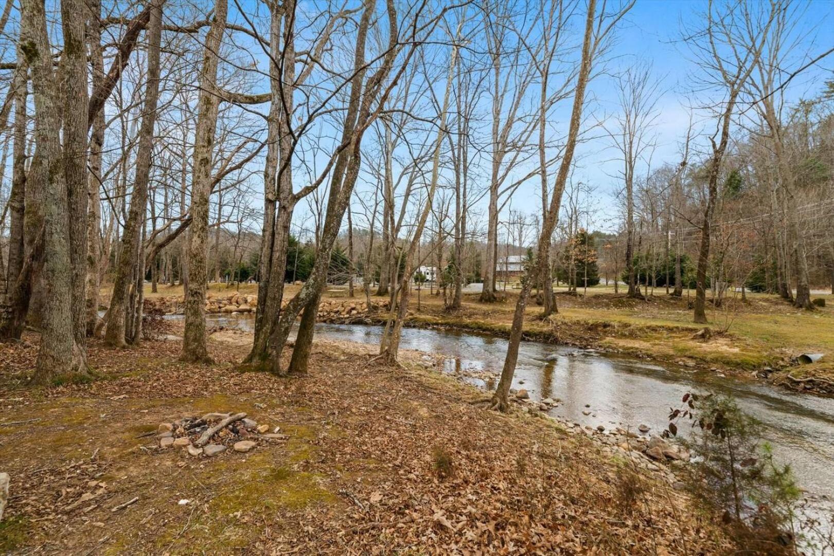 Hillbilly Hilton By Colonial Properties
