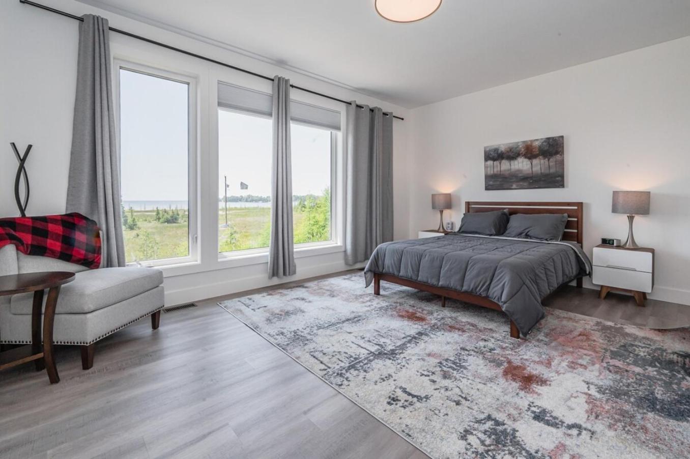 Huronia Luxury Lakefront Views and Game Room