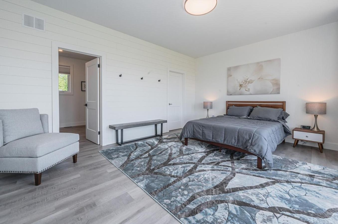 Huronia Luxury Lakefront Views and Game Room