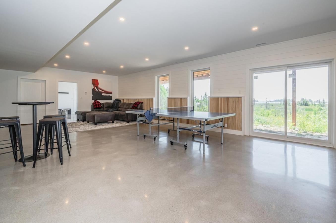 Huronia Luxury Lakefront Views and Game Room