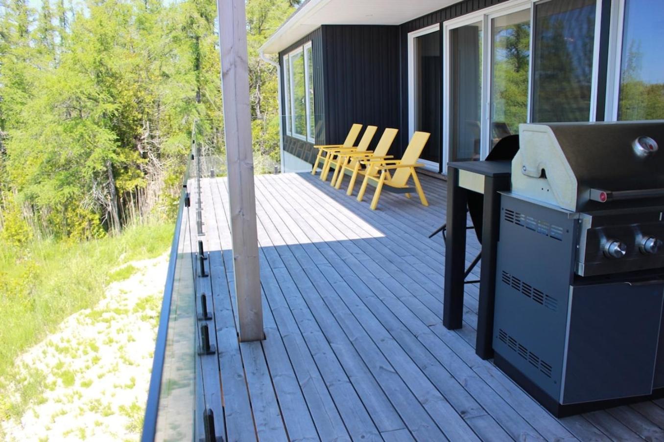 Huronia Luxury Lakefront Views and Game Room