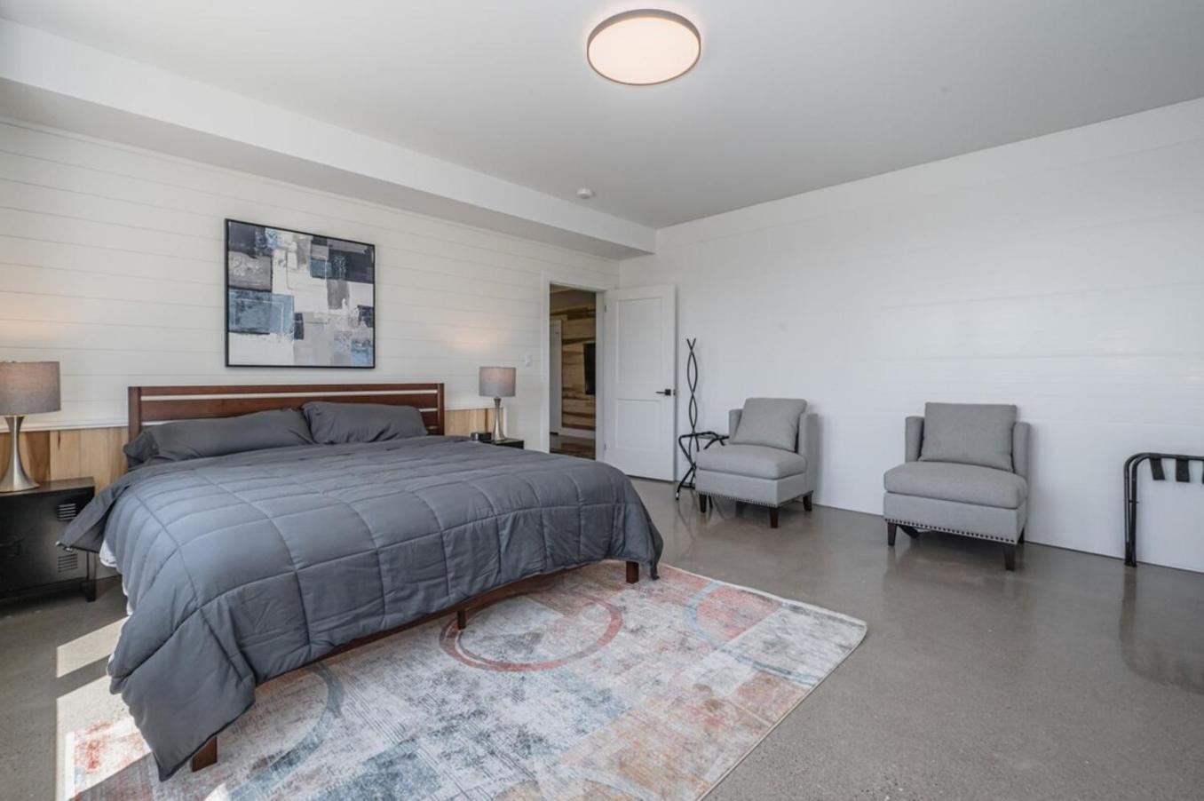 Huronia Luxury Lakefront Views and Game Room