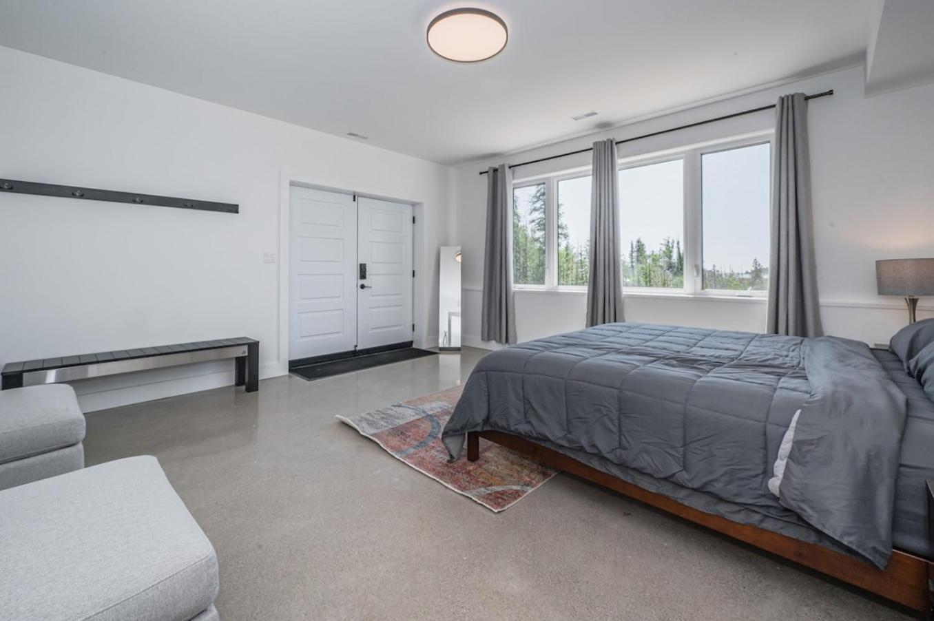 Huronia Luxury Lakefront Views and Game Room
