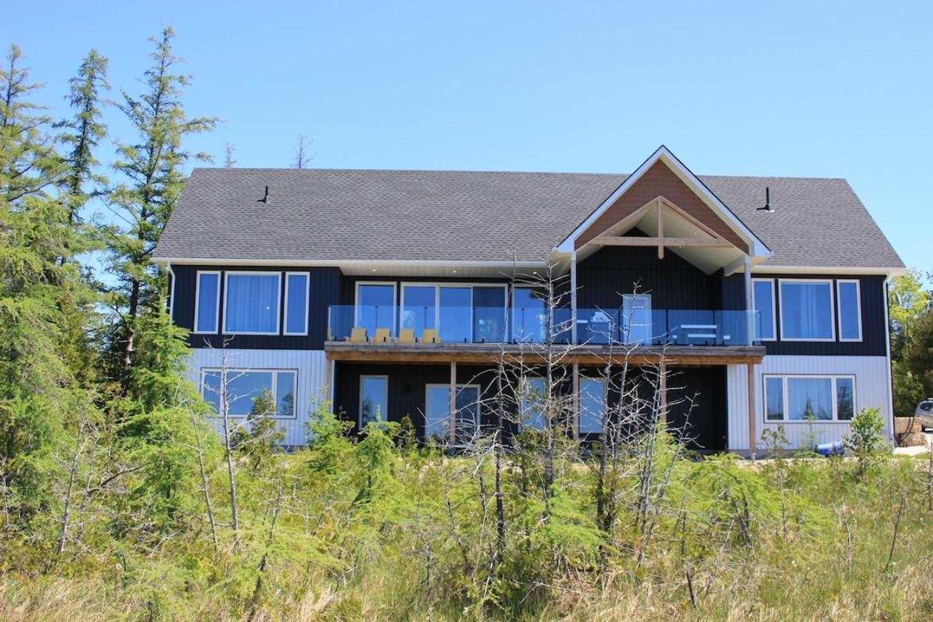 Huronia Luxury Lakefront Views and Game Room