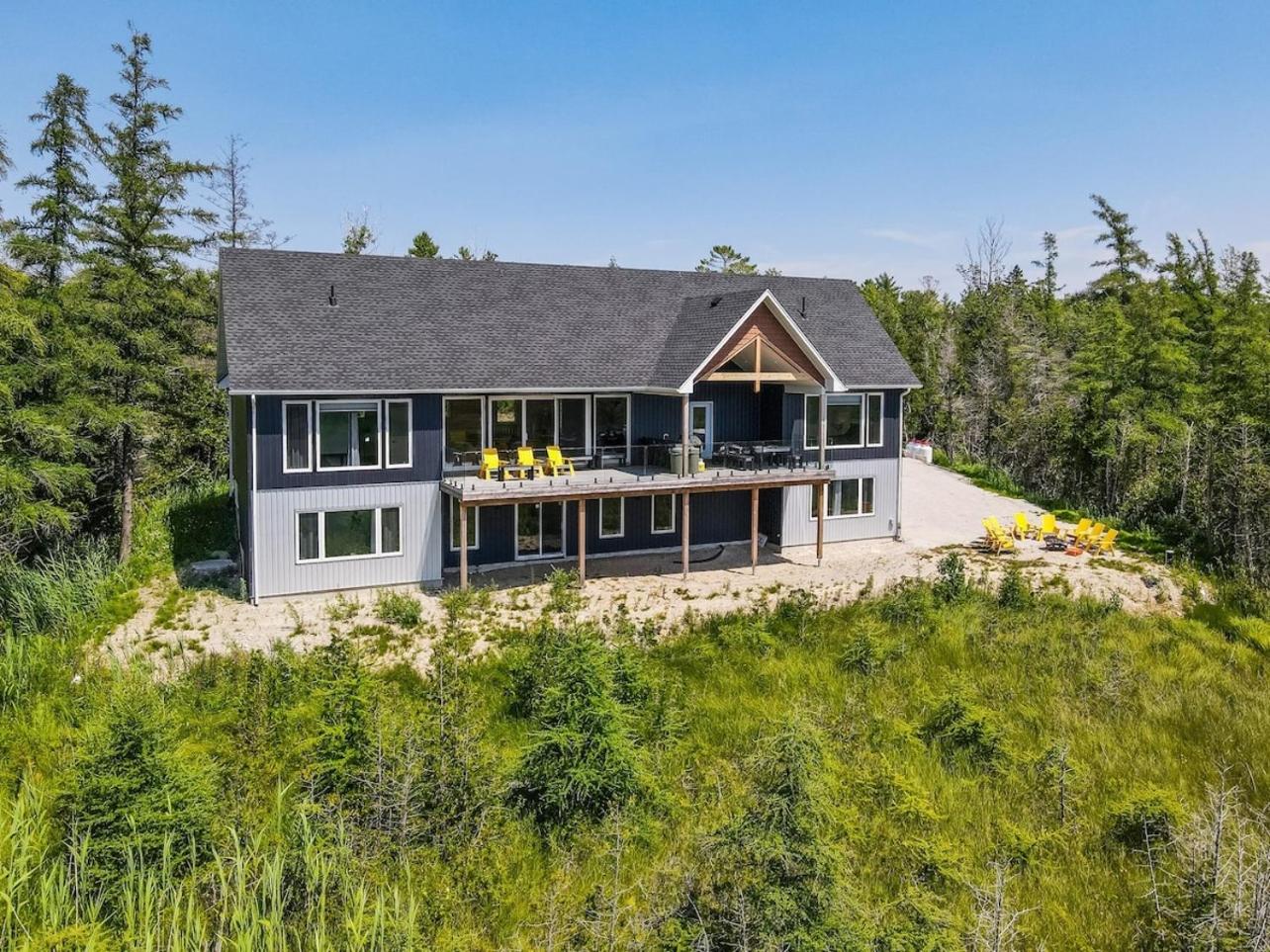 Huronia Luxury Lakefront Views and Game Room