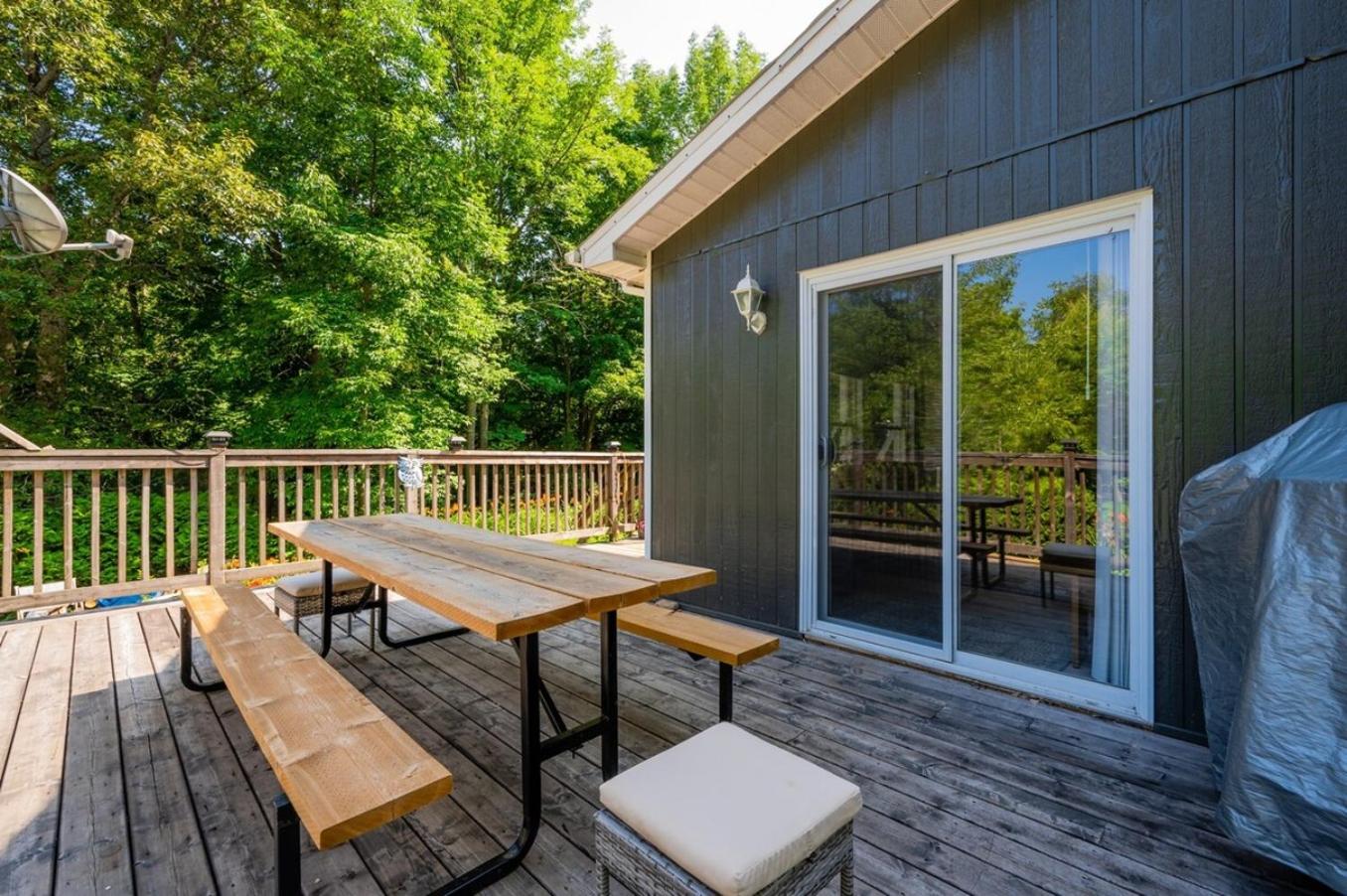 Mallory's Charm Fun, Views, & Waterside Bliss!