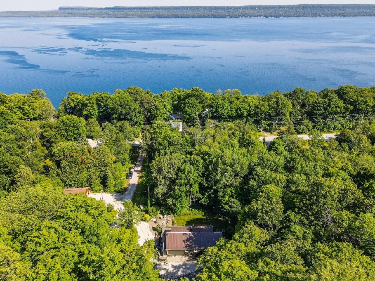 Mallory's Charm Fun, Views, & Waterside Bliss!