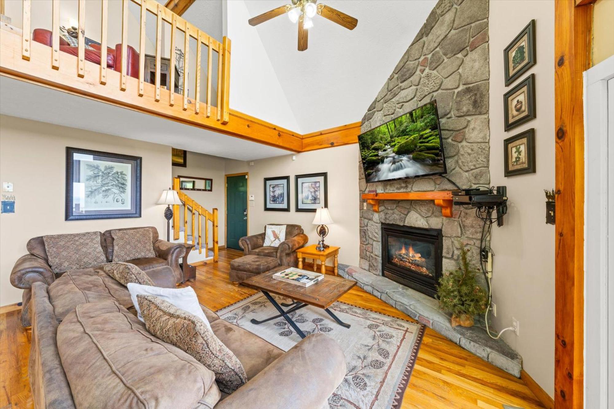Peekin' Over Pigeon Forge By Colonial Properties view 2
