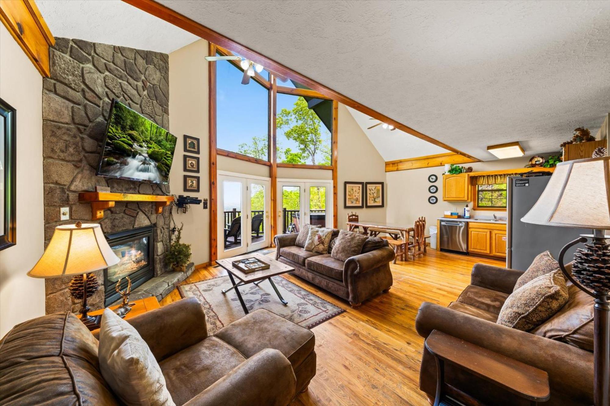 Peekin' Over Pigeon Forge By Colonial Properties view 3