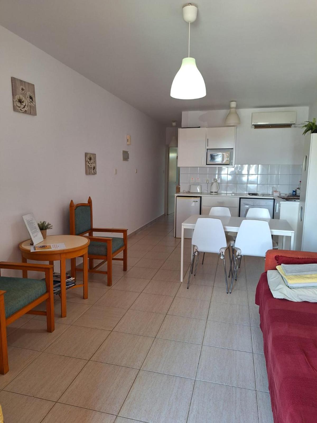 Ariadne Apartments 201 - 300m from Lighthouse beach