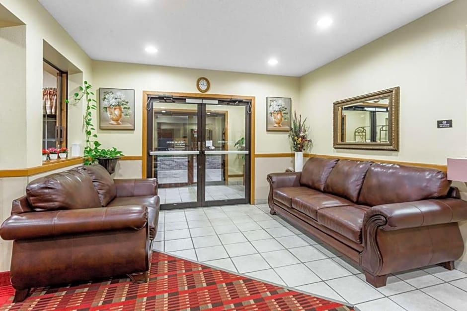 Western Inn & Suites view 2