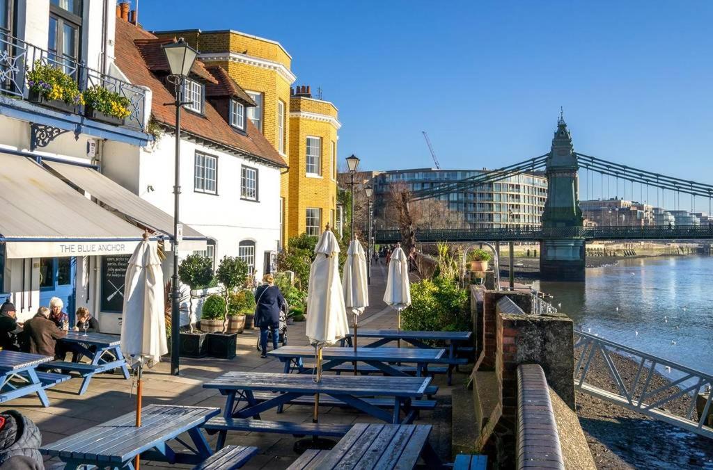 Charming 2 Bed 2 Bathroom, Sleep 6, Park View, Walk to Borough Market, Elephant & Castle, Tower Bridge