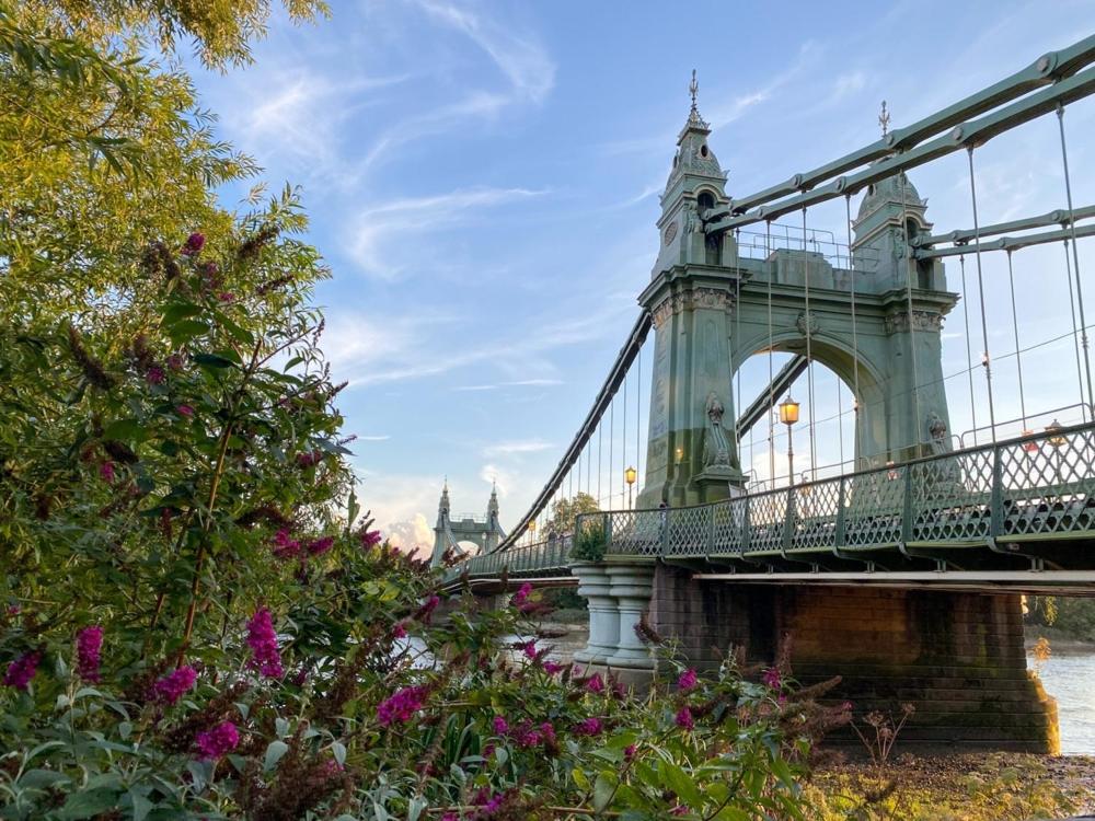 Charming 2 Bed 2 Bathroom, Sleep 6, Park View, Walk to Borough Market, Elephant & Castle, Tower Bridge
