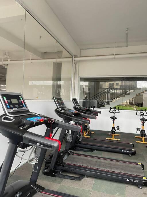 Elegant 1 BED Apartment near Yaya centre with gym view 2