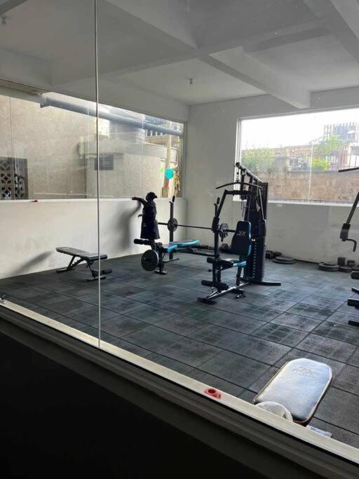 Elegant 1 BED Apartment near Yaya centre with gym view 3