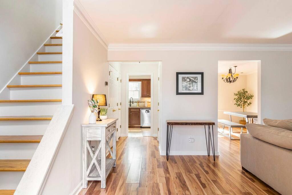 Modern Townhome With Yard 5 Min To The Battery - Property Image 45