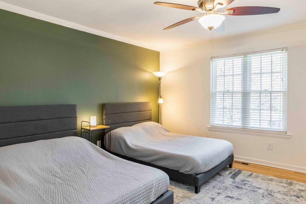 Modern Townhome With Yard 5 Min To The Battery - Property Image 40