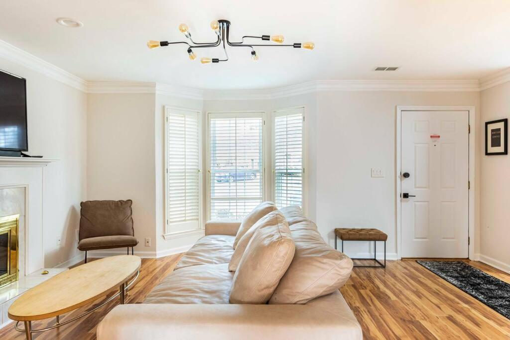 Modern Townhome With Yard 5 Min To The Battery - Property Image 46