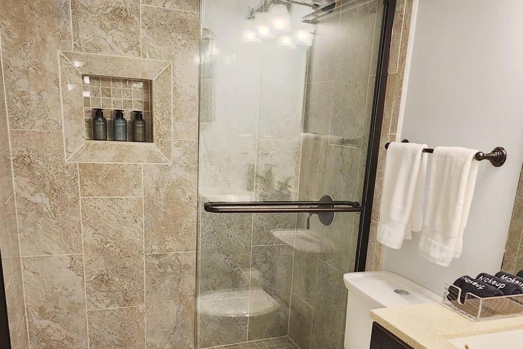Modern Townhome With Yard 5 Min To The Battery - Property Image 49