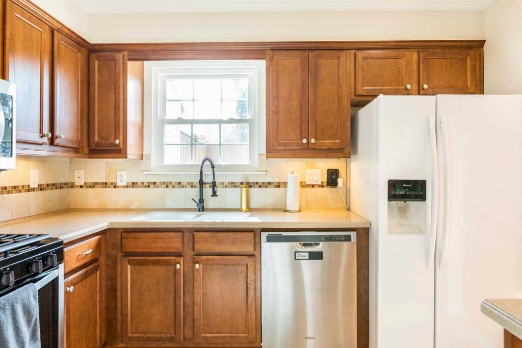 Modern Townhome With Yard 5 Min To The Battery - Property Image 52