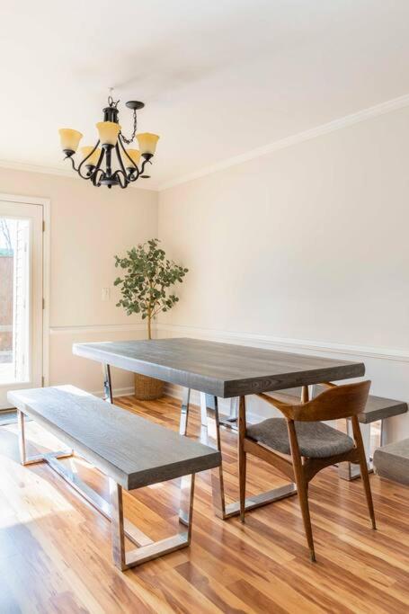 Modern Townhome With Yard 5 Min To The Battery - Property Image 8