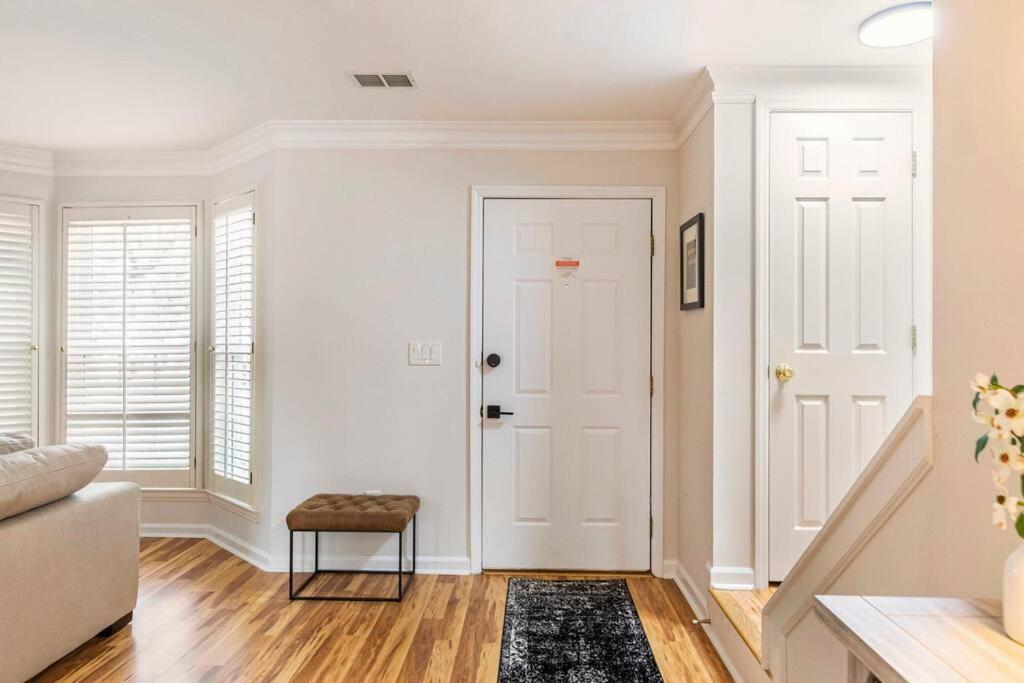Modern Townhome With Yard 5 Min To The Battery - Property Image 21